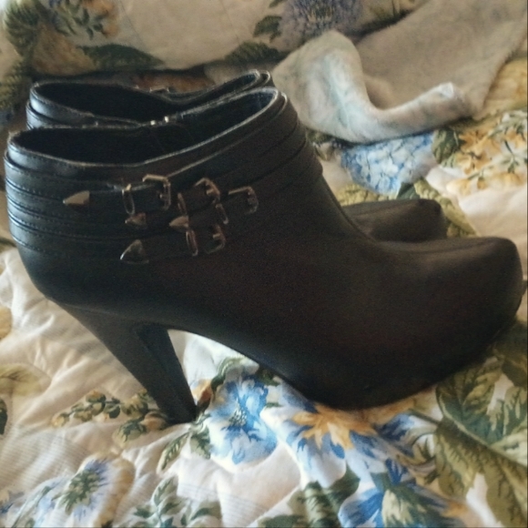 Boots - Picture 1 of 3